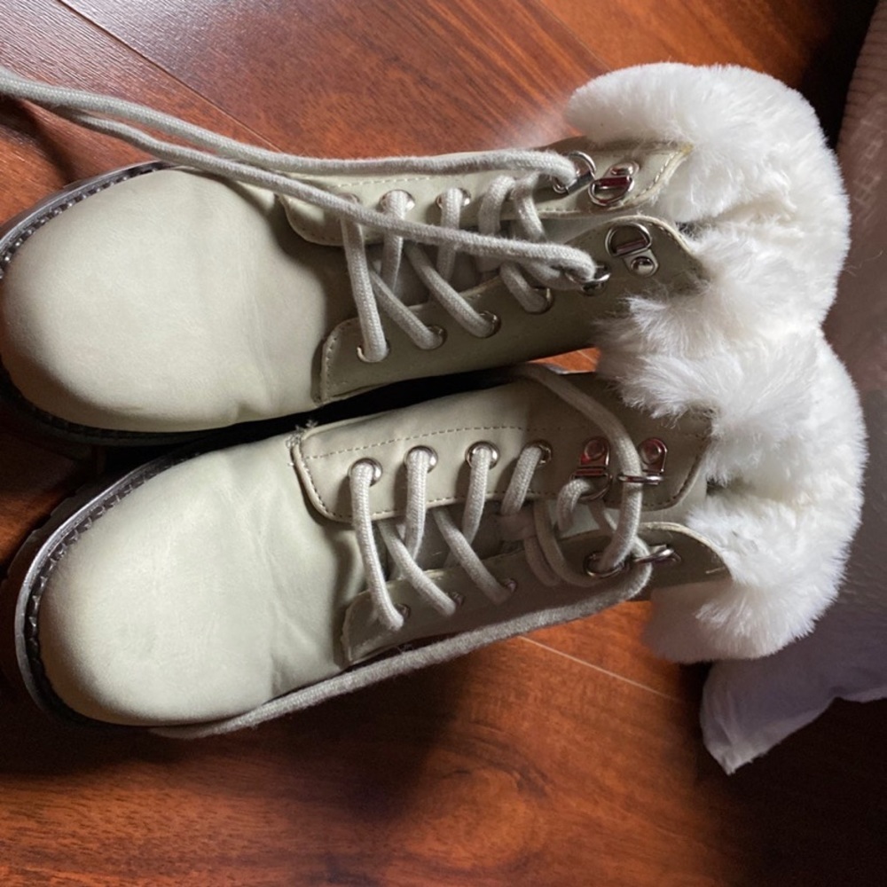 These are some boots very cute buy them :)